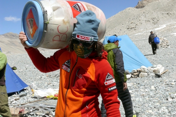 Klein Dávid a Mount Everest 5200 méteres magasságban fekvő alaptáborában 2014. április 15-én.
Forrás: MTI
