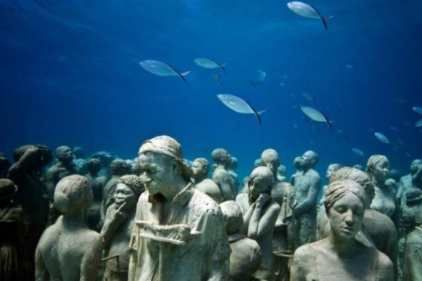 Szobrok a víz alatt
Forrás: underwatersculpture.com