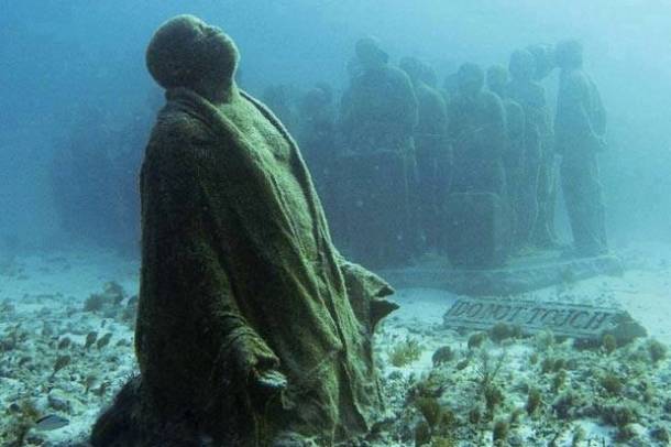 Imádkozó
Forrás: underwatersculpture.com