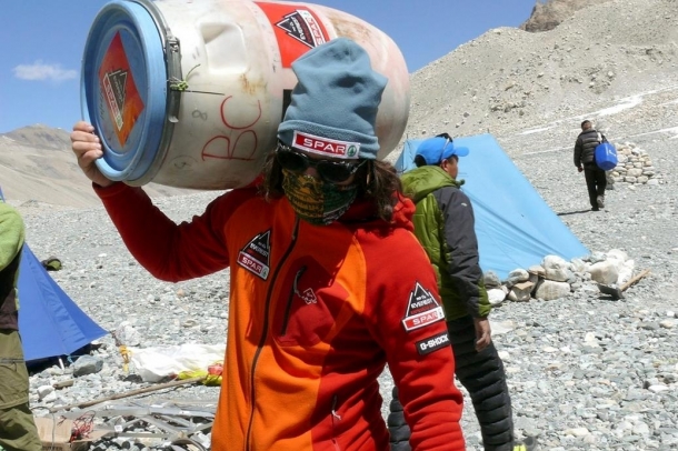 Klein Dávid a Mount Everest 5200 méteres magasságban fekvő alaptáborában 2014. április 15-én.
Forrás: MTI