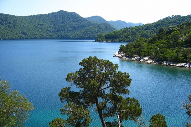 A nagyobbik tó
Forrás: commons.wikimedia.org
Szerző: Neoneo13