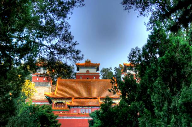 Erdőben megbújó templom Pekingben
Forrás: wikimedia.org