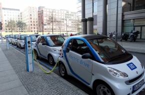 Csökkentik a hőséget a városokban az elektromos autók