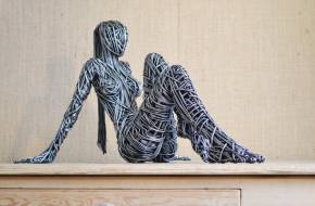Bámulatos drótművészet: életnagyságú szobrok fémdrótok újrahasznosításával