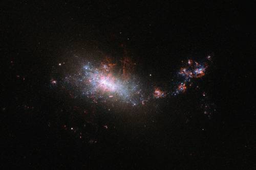 Galaktikus csillaggyár lencsevégen