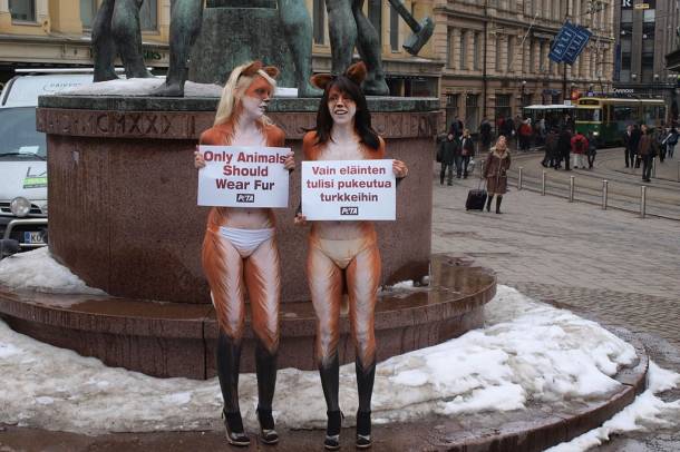 PETA aktivisták a szőrmeviselés ellen
Forrás: commons.wikimedia.org