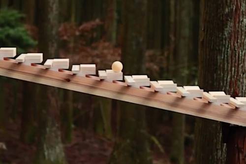 A világ egyik legkülönlegesebb hangszere: önműködő, gigantikus erdei xilofon