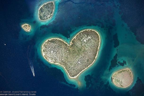 A felfedezett város a szívalakjáról ismert "szerelmesek szigete" közelében terül el (szerző: Arya Stone)
Forrás: www.flickr.com