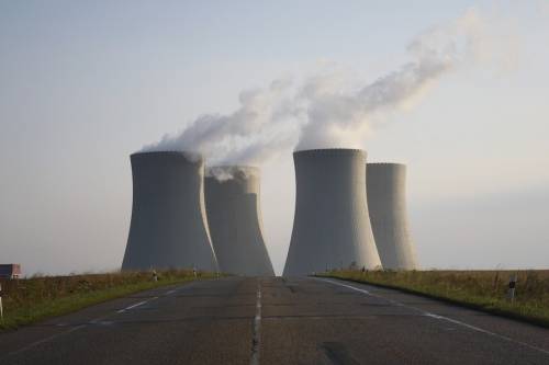 A francia kormány kész tíz évvel meghosszabbítani az atomerőművek üzemidejét