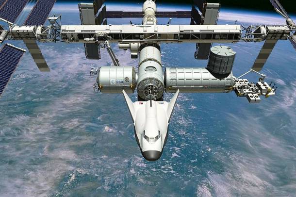 Az Álomvadász dokkolása a Nemzetközi Űrállomáson - a koncepció kép illusztráció
Forrás: commons.wikimedia.org
Szerző: Sierra Nevada Space Systems