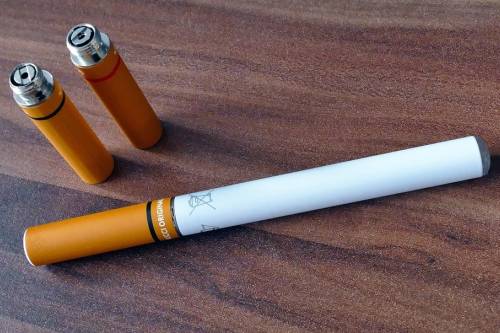 A hétvégén hatályba lép az elektronikus cigaretta használatát korlátozó szabályozás