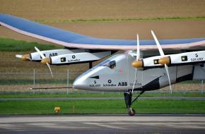 Megkezdte az Atlanti-óceán átszelését a Solar Impulse 2 napelemes repülő