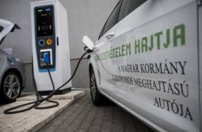 Magyar fejlesztésű és gyártású elektromosautó-töltőt avattak Budapesten