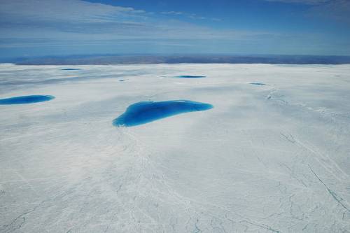 Aggasztóak az antarktiszi kék tavak