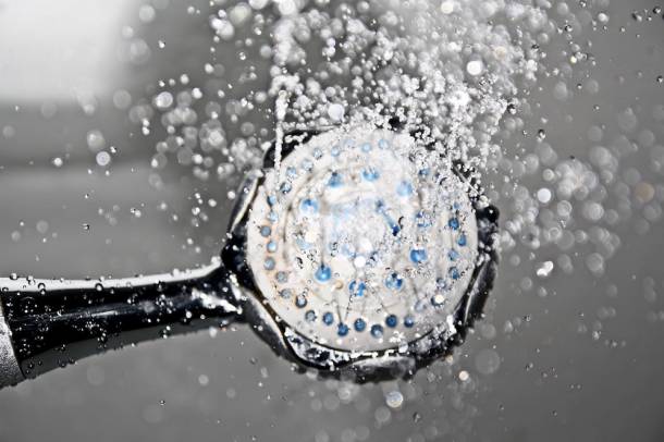 A zuhanyzás során sok vizet spórolhatunk
Forrás: pexels.com