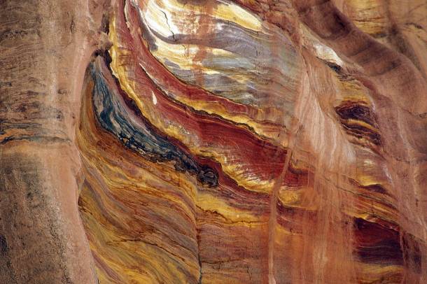 Petra egyik színpompás sziklája
Forrás: wikipedia.org