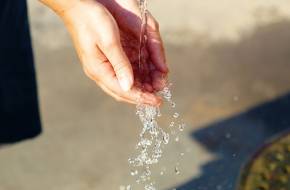 Szlovénia alkotmányba foglalta az ivóvízhez való jogot