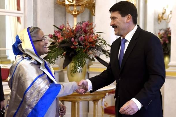 Áder János köztársasági elnök fogadja a Budapesti Víz Világtalálkozón részt vevő Sejk Haszina Vazedet, Banglades miniszterelnökét a Sándor-palotában 2016. november 28-án. Szerző: Bruzák Noémi
Forrás: MTI