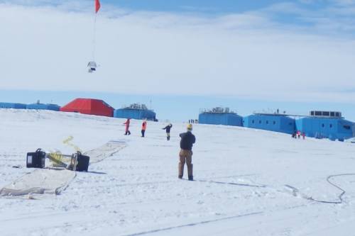 Jégrepedés miatt be kell zárni az antarktiszi brit kutatóállomást
