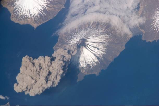 A Cleveland vulkán kitörése az űrből.
Forrás: www.nasa.gov
Szerző: NASA