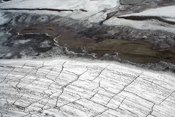 Légifotó: Törésminták a sarkköri olvadó jégen - lassan felenged a permafroszt. (A kép illusztráció) 
Forrás: commons.wikimedia.org
Szerző: Brocken Inaglory