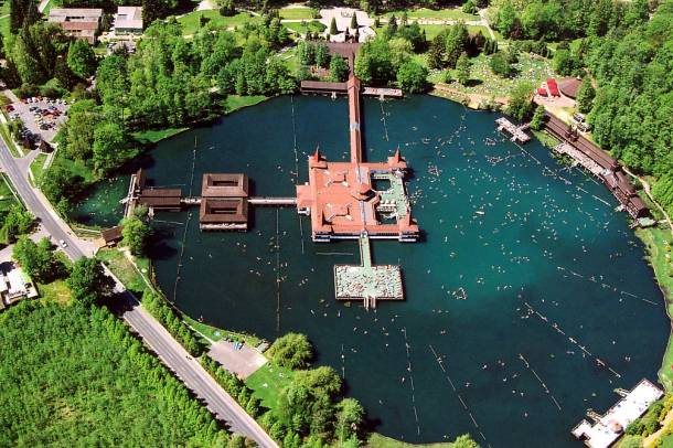 Átfogó természetvédelmi program indul a Hévízi-tó körüli területeken
Forrás: wikipedia.org