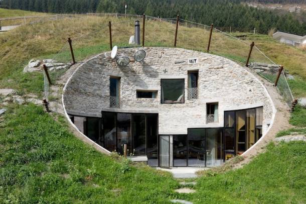 Süllyesztett ház Vals-ban
Forrás: www.villavals.ch
Szerző: Iwan Baan