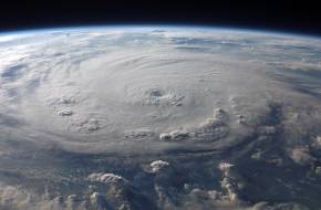 A pusztító Irma hurrikán Florida felé tart