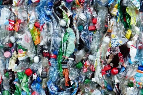 42 nagyvállalat - köztük a Coca-Cola és a Nestlé - is úgy döntött, kevesebb műanyaghulladékot állít elő
