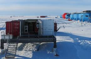Veszélybe került egy antarktiszi kutatóbázis, be kellett zárni