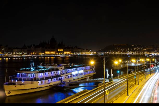 Az elsötétített Budapest - A parlament díszkivilágítás nélkül
Forrás: mti.hu
Szerző: MTI/Mónus Márton