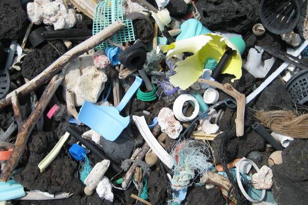 Műanyaghulladék a tengerparton
Forrás: commons.wikimedia.org
Szerző: LCDR Eric Johnson, NOAA Corps.