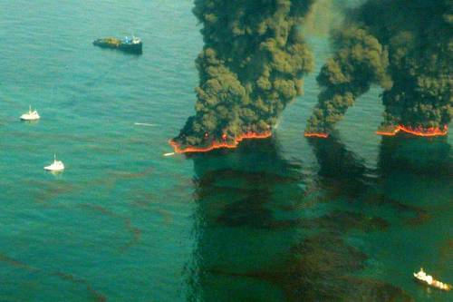 Időzített bomba a Vörös-tengeren: 1,1 millió hordónyi olaj kerülhet a természetes vizekbe!