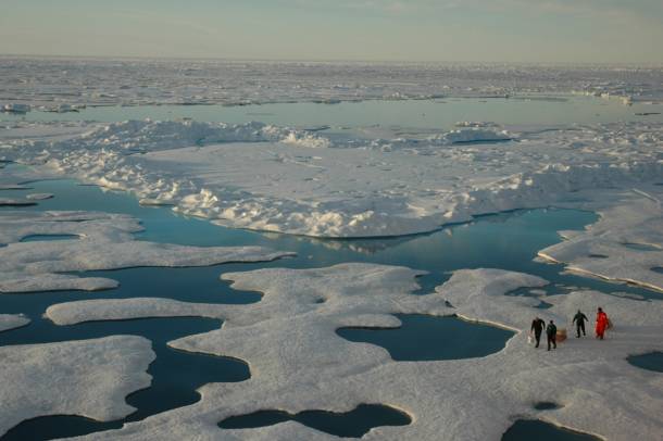 A NOAA kutatói a kanadai jégmezőn 2005-ben
Forrás: www.flickr.com
Szerző: Jeremy Potter NOAA/OAR/OER