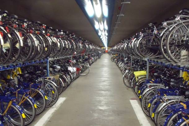 A 4 hatalmas vasúti kerékpártároló egyike Utrechtben. A parkolók korábban 22.000 bicikli befogadására voltak képesek, de ez nem volt elég.
Forrás: www.flickr.com
Szerző: Greg Raisman