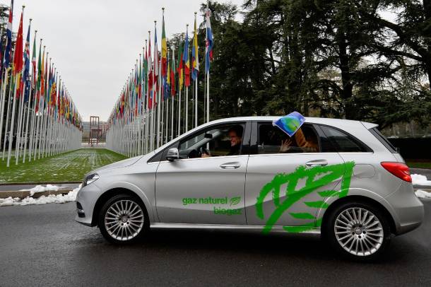 Földgáz üzemű autó bemutatása az ENSZ Európai Gazdasági Bizottságának 2. gázügyi szakértői találkozóján 2015-ben
Forrás: www.flickr.com
Szerző: Jean-Marc Ferré