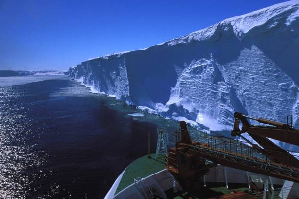 Selfjég, azaz a parti síkságról a tengerbe nyúló jégtömeg (illusztráció)
Forrás: commons.wikimedia.org
Szerző: Hannes Grobe