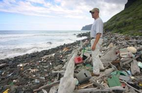Több a műanyag, mint a hal a vízben Hawaii partjainál