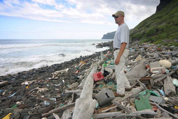 Műanyagszeméttel borított tengerpart a Hawaii-szigetek egyikén, Niihau-n
Forrás: commons.wikimedia.org
Szerző: Polihale