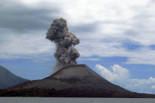 Az Anak Krakatau vulkán 2008 februárjában
Forrás: commons.wikimedia.org
Szerző: flydime