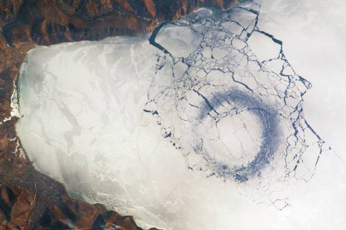 Rejtély a Bajkál-tavon - Vajon mi okozza a furcsa jégköröket?