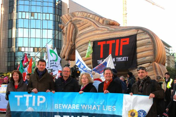 Tüntetés a szabdkereskedelmi egyezmény (TTIP) elen
Forrás: www.flickr.com
Szerző: David Morrison
