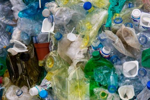 Egyre több hulladék érkezik Ukrajnából az áradó Tiszán