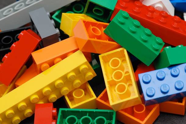 Színes LEGO-kockák
Forrás: commons.wikimedia.org
Szerző: Alan Chia
