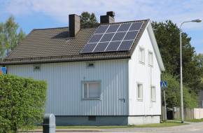 Nagy iramban nő a háztartási napelem erőművek száma!