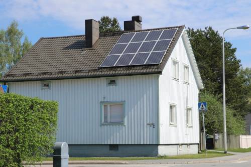 Nagy iramban nő a háztartási napelem erőművek száma!