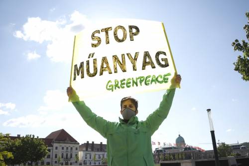 Célt ért a Greenpeace aláírásgyűjtése, betilthatják az egyszer használatos műanyagzacskókat!