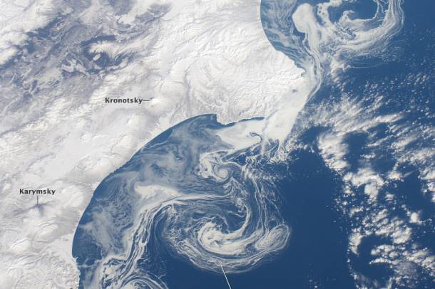 Jégtáblák áramlatai a Kamcsatka-félsziget Csendes-óceán partvidékén 
Forrás: commons.wikimedia.org