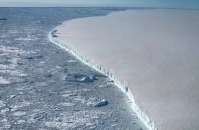 Töredezni kezdett és számos állat életét veszélyezteti a világ legnagyobb jéghegye