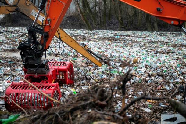 Ukrajnából érkező hulladék a Tiszán
Forrás: mti.hu
Szerző: MTI/Balázs Attila